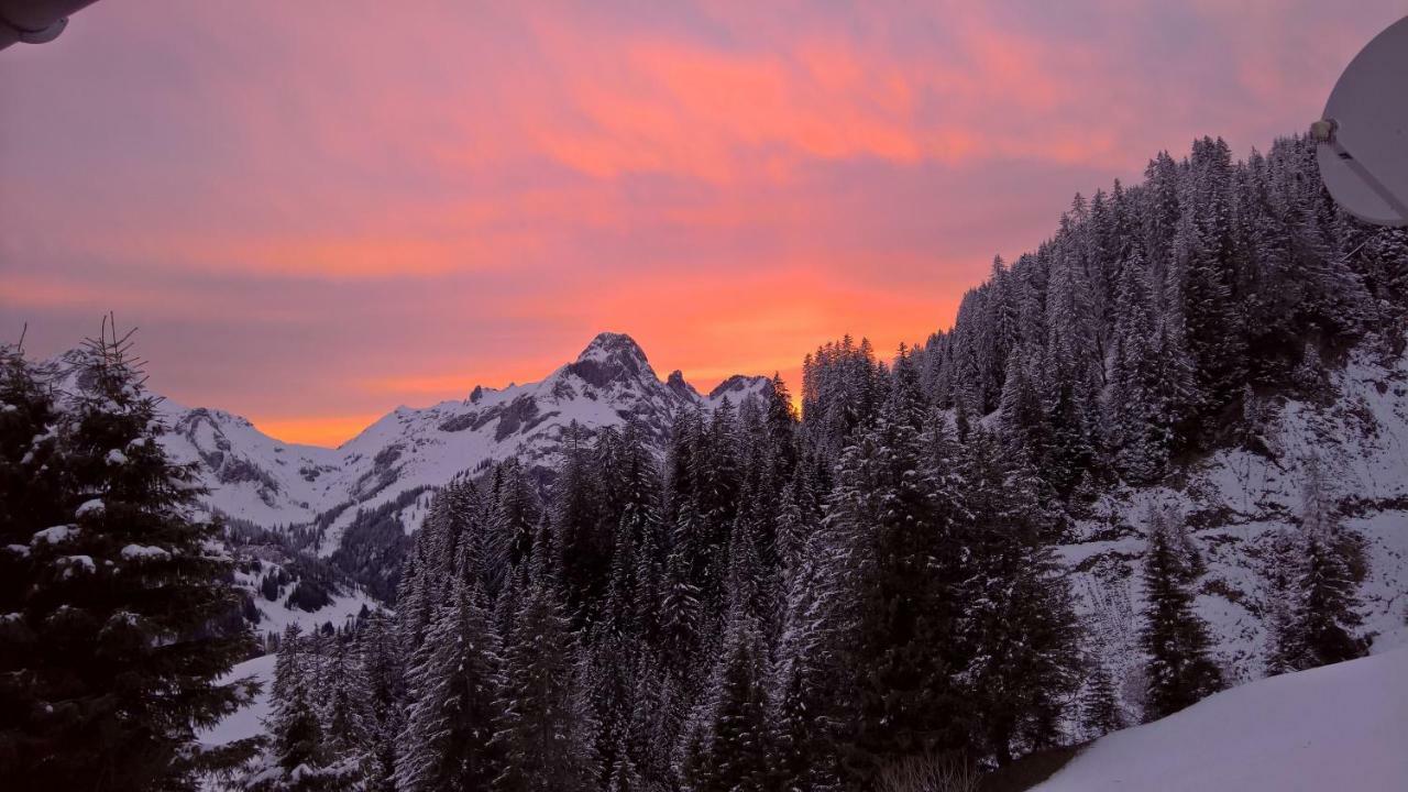 مبيت وإفطار Schröcken Haus Berghof المظهر الخارجي الصورة